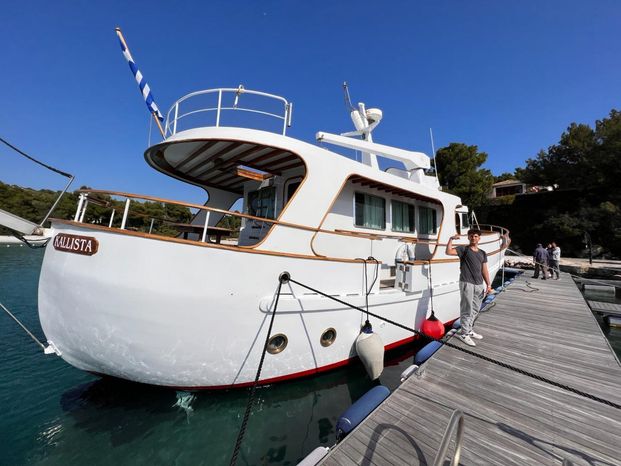 1975 navalia classic cabin cruiser 57 power 9231791 20250314044617124 1 XLARGE