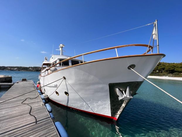 1975 navalia classic cabin cruiser 57 power 9231791 20250314044623162 1 XLARGE