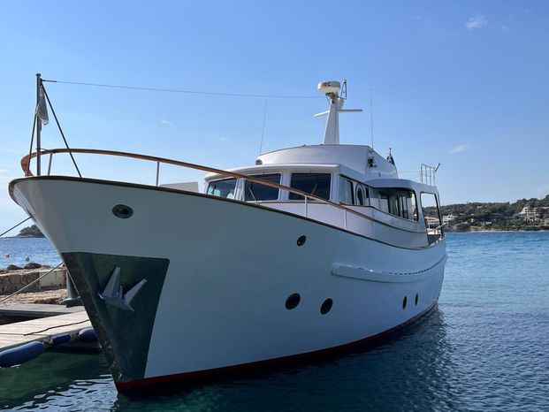 1975 navalia classic cabin cruiser 57 power 9231791 20250314044627121 1 XLARGE