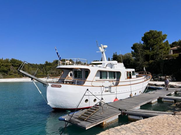 1975 navalia classic cabin cruiser 57 power 9231791 20250314044633303 1 XLARGE