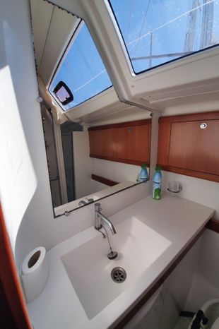 2009 beneteau oceanis 45 sail 9667137 20250128124134774 1 XLARGE