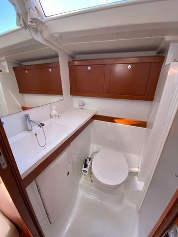 2012 beneteau oceanis 54 sail 9382916 20240508080115265 1 XLARGE