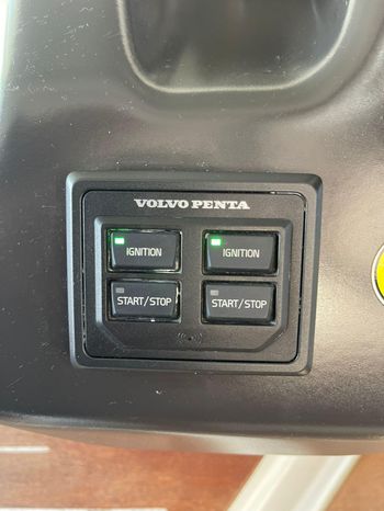 2015 cranchi m 44 ht power 9361502 20240423081345551 1 XLARGE