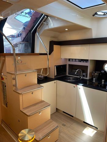 2015 cranchi m 44 ht power 9361502 20240423081642679 1 XLARGE 1