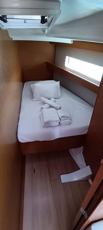 2020 jeanneau sun odyssey 440 sail 9840691 20250617121329944 1 1