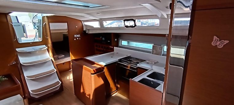 2020 jeanneau sun odyssey 440 sail 9840691 20250617121335061 1