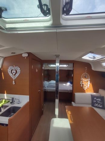 2020 jeanneau sun odyssey 440 sail 9840691 20250617121354063 1